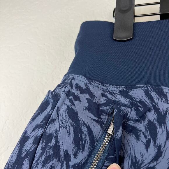 Athleta Ripstop High Rise Printed Trekkie North Shorts Size 2 Abrasion Resistant - Picture 4 of 11